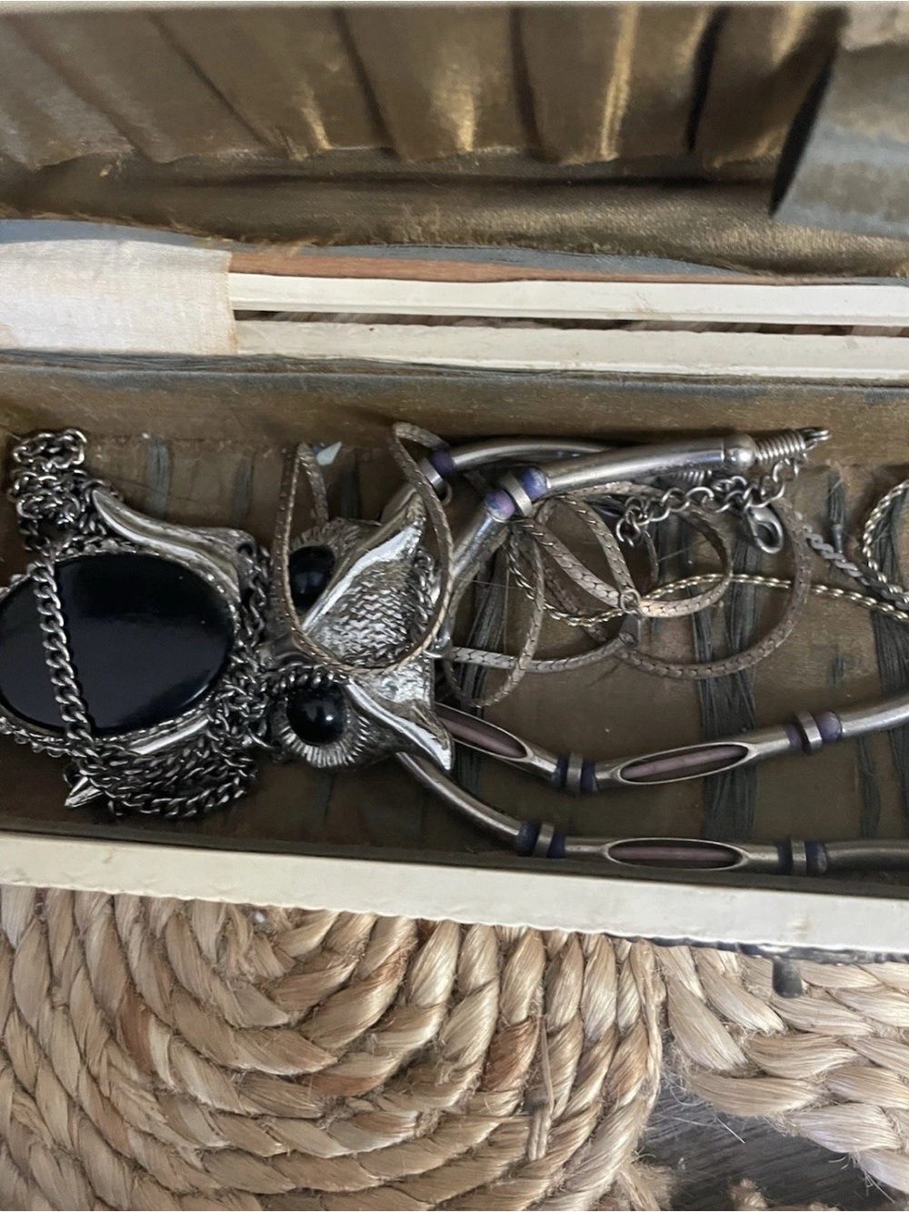 Vintage Lot Silver tone & Jewelry Box - Picture 3 of 8